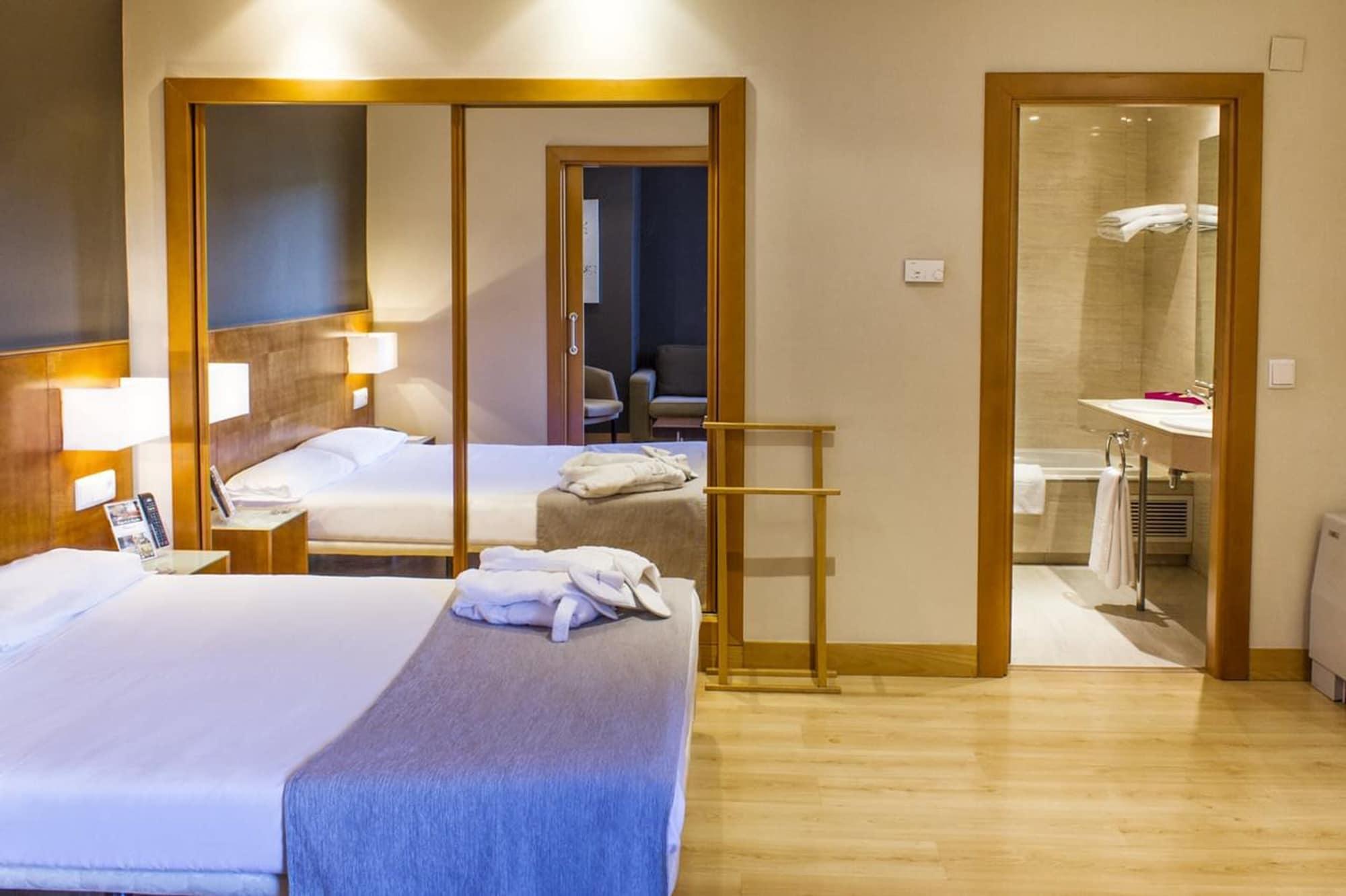 Zenit Logrono Hotel Bagian luar foto