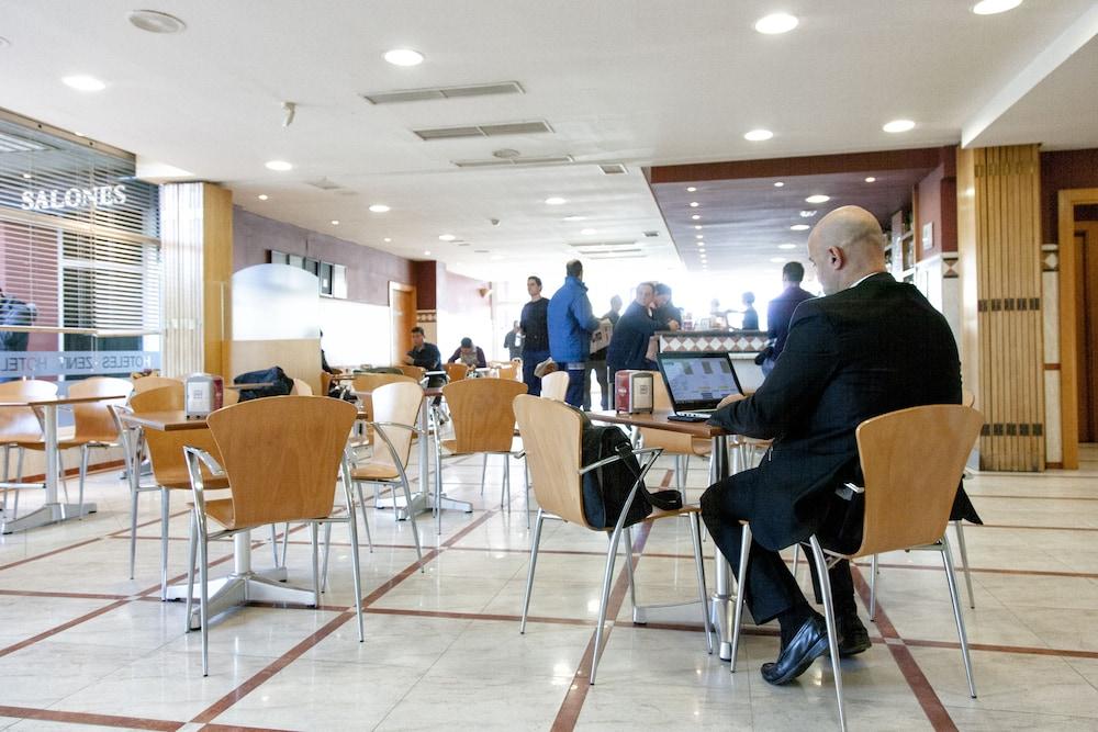 Zenit Logrono Hotel Bagian luar foto