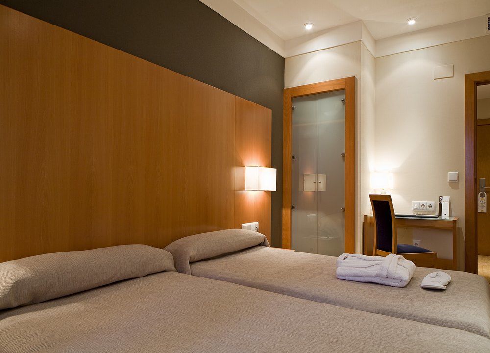 Zenit Logrono Hotel Bagian luar foto