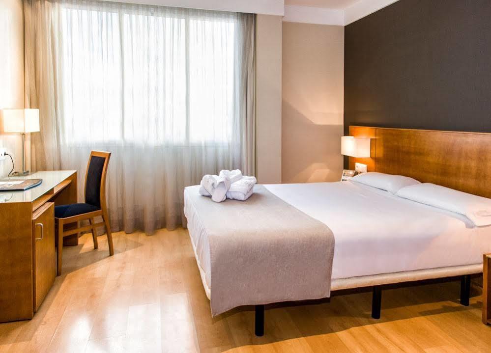 Zenit Logrono Hotel Bagian luar foto